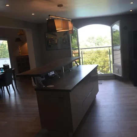 Belle Maison Avec Piscine Dans Les Hauteurs A Raphael 빌라