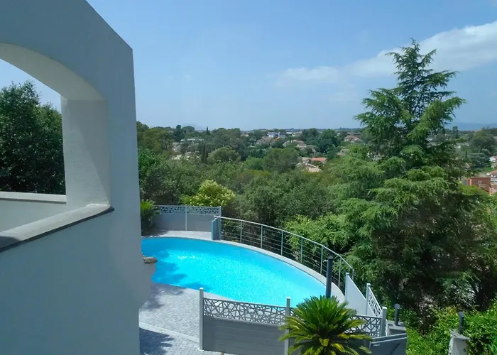Belle Maison Avec Piscine Dans Les Hauteurs à Raphael Saint-Raphaël