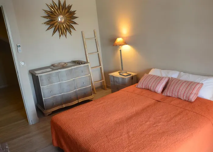 Belle Maison Avec Piscine Dans Les Hauteurs à Raphael