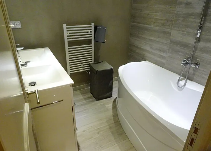 Belle Maison Avec Piscine Dans Les Hauteurs à Raphael Villa *