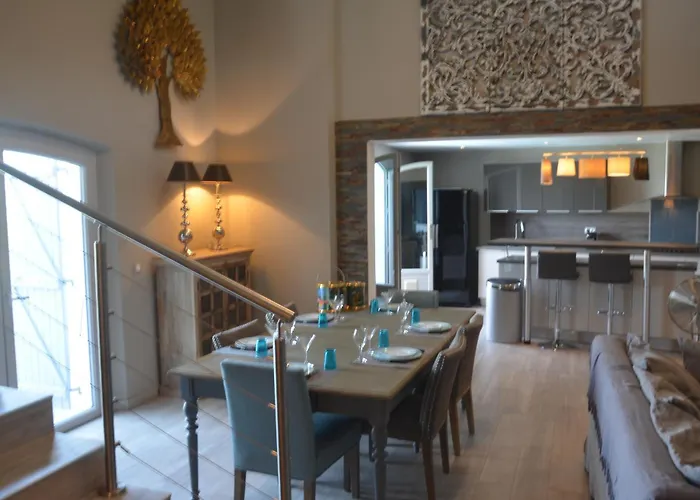 Belle Maison Avec Piscine Dans Les Hauteurs à Raphael Villa