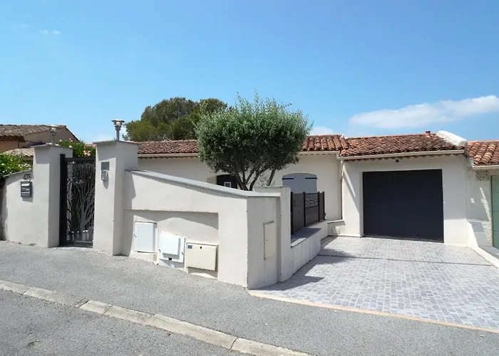 Belle Maison Avec Piscine Dans Les Hauteurs à Raphael *